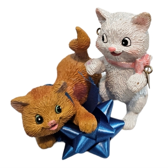 AGC, LLC Cat Christmas Ornament Kittens Playing with‎ Bow P13 - Picture 9 of 9